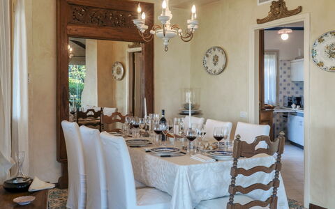 Villa del Prato 8: Møbel, Indretning, Bord, Stol, Spisestue, Køkken & Spisebord, Loft, Lysekrone, Værelse, Belysning