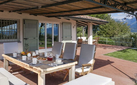 Villa del Prato 8: Møbel, Bord, Stol, Træ, Udendørs Møbler, Køkken & Spisebord, Udendørs Bord, Veranda, Skygge, Udendørs Struktur