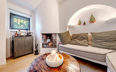 Casale di Amelì 5: Møbel, Indretning, Væg, Gulvbelægning, Etage, Værelse, Belysning, Loft, Hjem, Stue