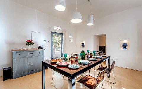 Casale di Amelì 5: Møbel, Indretning, Gulvbelægning, Væg, Stol, Bord, Spisestue, Køkken & Spisebord, Træ, Loft