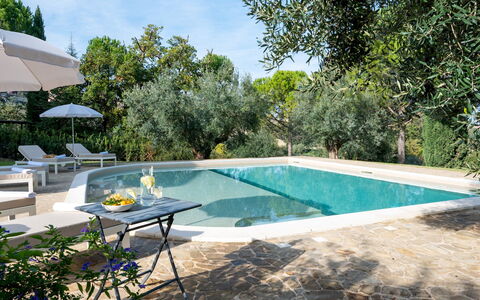 Villa Cherubini 8+1: Vand, Svømmepøl, Udendørs Møbler, Udvej, Skygge, Stol, Eco Hotel, Have, Water Feature, Backyard