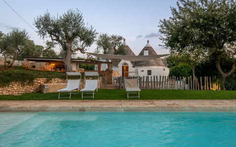 Trullo Luna 6+1: Have, Lawn, Estate, Skygge, Svømmepøl, Backyard, Hacienda, Gård, Landscaping, Stuehus