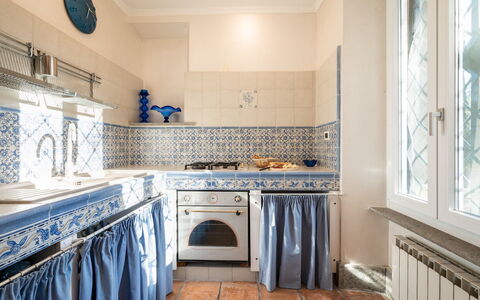 Tenuta Cavi 10: Gulvbelægning, Etage, Indretning, Flise, Værelse, Køkken, Større Bandage, Molding, Countertop, Bejdse