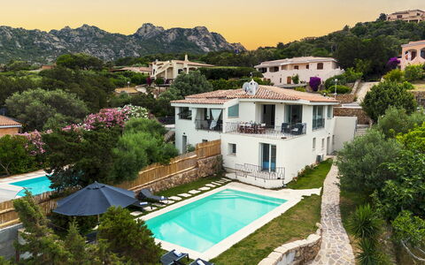 Villa la Maddalena 6+2: Blå, Boligområde, Sommer, Hus, Svømmepøl, Udvej, Menneskelig Bosættelse, Hjem, Ferie, Fritid