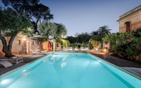 Villa dei Glicini 8+2: Svømmepøl, Udvej, Eco Hotel, Udendørs Møbler, Hacienda, Blomsterkrukke, Skygge, Hotel, Ferieby