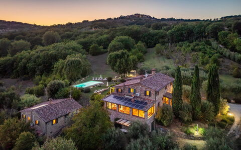 Casale delle Farfalle 12: Landskab, Estate, Sommerhus, Hjem, Landdistrikt, Stuehus, Have, Mansion, Landscaping, Villa