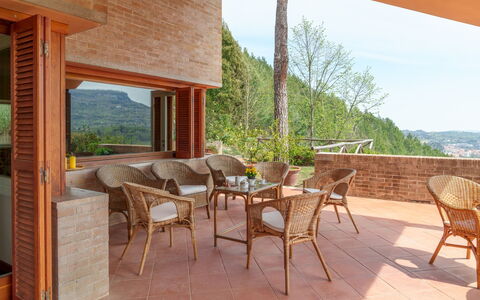 Villa Lia 10: Træ, Bejdse, Loft, Hårdttræ, Eco Hotel, Stol, Skygge, Altan, Mursten, Udvej