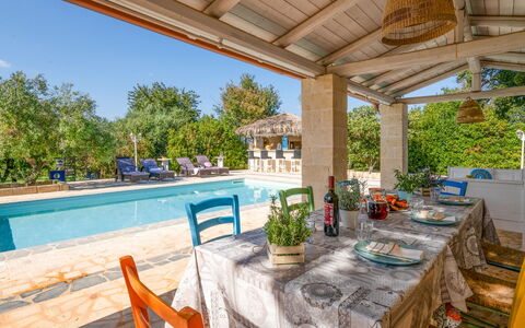 Trulli Italia 6+2: Dør, Estate, Skygge, Udvej, Udendørs Møbler, Sommerhus, Stuehus, Hacienda, Villa, Svømmepøl