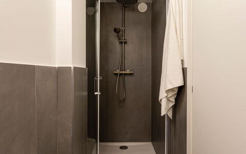 Dimora Egadina Giovanni 4+4: Væg, Gulvbelægning, Sanitærarmatur, Etage, Vvs, Badeværelse, Flise, Toilet