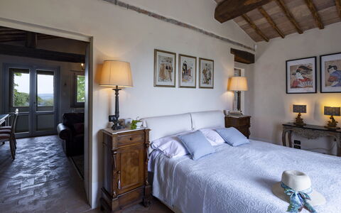 Villa Aperolli 4: Møbel, Seng, Soveværelse, Væg, Sengetøj, Sengetøj, Hjem, Bed Frame, Hus, Indretning