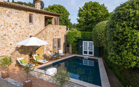Villa Aperolli 4: Svømmepøl, Vand, Udvej, Hus, Eco Hotel, Estate, Have, Water Feature, Paraply, Udendørs Møbler
