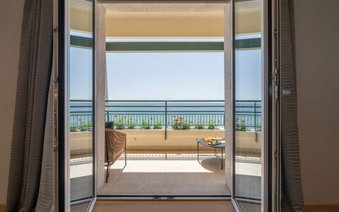 Dimora Mareblu 6: Etage, Dør, Home Dør, Glas, Skygge, Bejdse, Hårdttræ, Stol, Altan