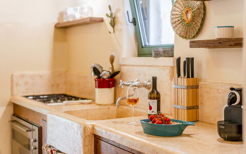 Trullo Magnifico 8: Countertop, Køkken, Ingrediens, Mad, Naturmateriale, Sanitærarmatur, Stueplante, Tap, Serveware
