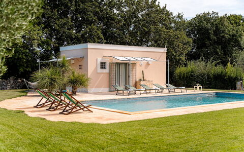Trullo Magnifico 8: Svømmepøl, Boligområde, Hjem, Estate, Have, Skygge, Sommerhus, Landscaping, Udvej, Stuehus