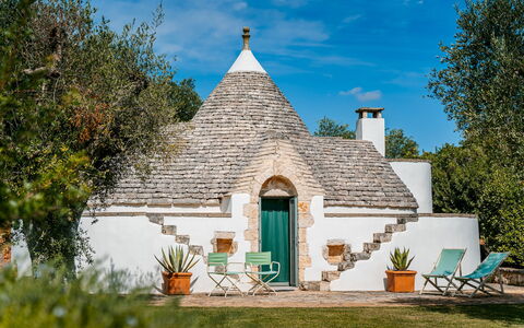 Trullo Magnifico 8: Græs, Have, Lawn, Landscaping, Gård, Stuehus