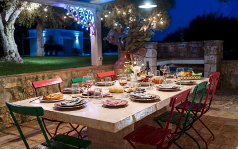 Trullo Magnifico 8: Møbel, Bord, Bordservice, Stol, Udendørs Bord, Køkken & Spisebord, Mad, Udendørs Møbler, Dug, Restaurant