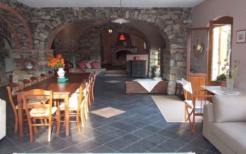 Villa Arbeio 8+6: Møbel, Gulvbelægning, Bord, Indretning, Stol, Etage, Loft, Stue, Værelse, Køkken & Spisebord