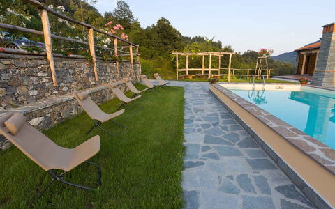 Villa Arbeio 8+6: Svømmepøl, Udvej, Flise, Eco Hotel, Udendørs Møbler, Estate, Landscaping, Veranda, Thermae, Gårdsplads