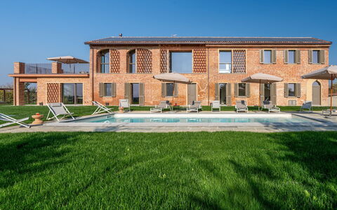 Cascina Buzio 12: Svømmepøl, Estate, Lawn, Stuehus, Villa, Udvej, Gård, Hacienda, Udendørs Møbler, Mansion