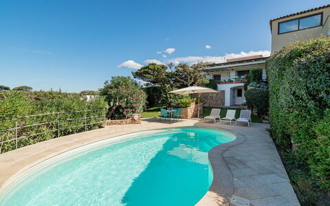 Villa Pitrizzina 8: Blå, Svømmepøl, Udvej, Eco Hotel, Estate, Udendørs Møbler, Landscaping, Villa, Hacienda, Altan