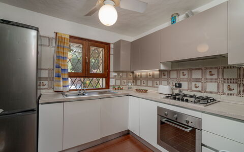 Villa Pitrizzina 8: Køkken, Køkken Apparat, Countertop, Cabinetry, Indretning, Større Bandage, Gulvbelægning, Træ, Loft, Komfur