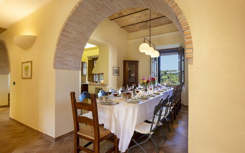 Villa Cusano 18: Møbel, Indretning, Væg, Loft, Bord, Stol, Køkken & Spisebord, Spisestue, Gulvbelægning, Værelse