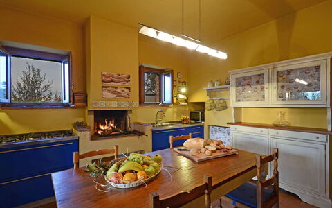Terra San Raffaele 10+3: Møbel, Indretning, Køkken, Træ, Gulvbelægning, Loft, Værelse, Countertop, Belysning, Bord