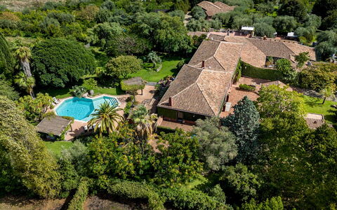 Linera 10: Estate, Have, Svømmepøl, Udvej, Eco Hotel, Stuehus, Landscaping, Hacienda, Villa, Mansion