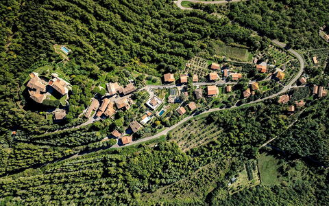 I Tramonti 10+2: Fugleperspektiv, Landskab, Landdistrikt, Luftfotografering, Landsby, Hill Station, Skov, Forstad, Bjerglandsby, Jungle