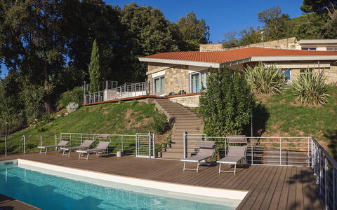 Villa Giulia 8: Svømmepøl, Boligområde, Udvej, Estate, Eco Hotel, Udendørs Møbler, Skygge, Villa, Landscaping, Hacienda