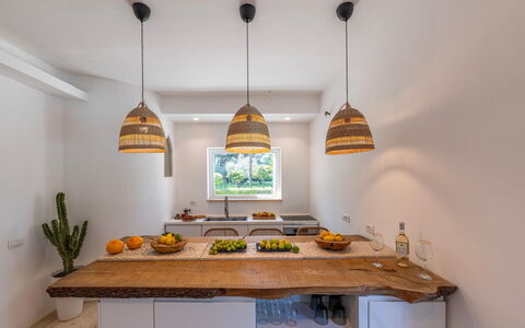 Villa Corte Sant'Anna 6+2: Træ, Indretning, Loft, Gulvbelægning, Countertop, Møbel, Belysning, Lysarmatur, Køkken, Etage