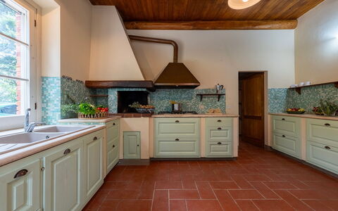 Sangiovese 14: Køkken, Countertop, Indretning, Cabinetry, Træ, Gulvbelægning, Køkken Apparat, Loft, Værelse, Møbel
