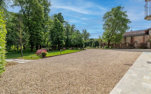 Tenuta Schiavon Barrero 12: Have, Indkørsel, Walkway, Skygge, Flise, Landscaping, Estate, Parkere, Gård