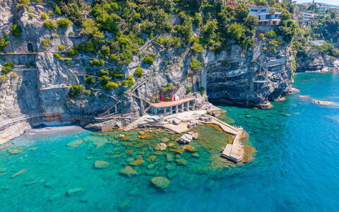 La Scogliera di Sori 5+1: Vand, Krop Af Vand, Hav, Kyst, Coastal Og Oceaniske Landskabsformer, Ocean, Turistattraktion, Strand, Kyst, Cove