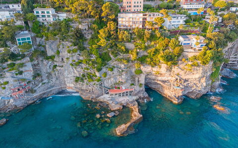La Scogliera di Sori 5+1: Vand, Krop Af Vand, Kyst, Coastal Og Oceaniske Landskabsformer, Hav, Headland, Sommer, Promontory, Terræn, Ocean