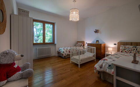 Villa Il Ritiro 8: Møbel, Seng, Indretning, Soveværelse, Væg, Gulvbelægning, Etage, Sengetøj, Træ, Loft
