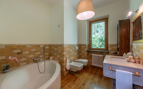 Villa Il Ritiro 8: Væg, Indretning, Gulvbelægning, Sanitærarmatur, Etage, Badeværelse, Loft, Tap, Værelse, Vvs