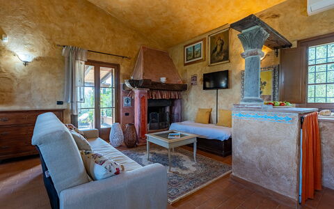 Colle Calzolaro 8: Møbel, Hjem, Stol, Stue, Bejdse, Naturmateriale, Couch, Design, Stueplante