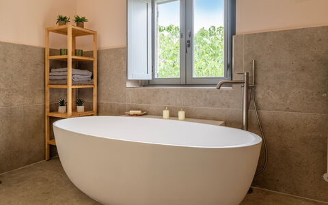 Tenuta Santa Cristina 10: Sanitærarmatur, Væg, Gulvbelægning, Badeværelse, Badekar, Etage, Indretning, Vvs, Tap, Kompositmateriale
