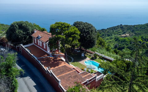 Villa Fiola 8: Estate, Hacienda, Villa, Eco Hotel, Udvej, Svømmepøl, Mansion, Stuehus