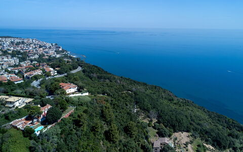 Villa Fiola 8: Vand, Krop Af Vand, Boligområde, Horisont, Kyst, Hav, Coastal Og Oceaniske Landskabsformer, City, Vandvej, Landskab