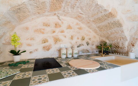 Masseria Grotta Antica 6+2: Flise, Countertop, Naturmateriale, Stueplante, Keramisk, Sanitærarmatur, Blomsterkrukke, Køkken, Porcelæn, Tap