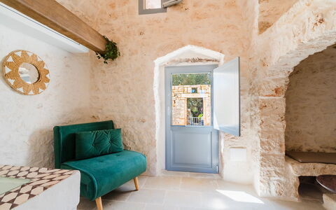 Masseria Grotta Antica 6+2: Væg, Stol, Stenmur, Naturmateriale, Stueplante, Gips, Stue, Kaffebord