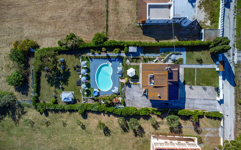 Villa Alma 8+2: Svømmepøl, Udendørs Møbler, Udvej, Paraply, Villa, Ferieby, Liggestol, Luftfotografering, Eco Hotel, Hotel