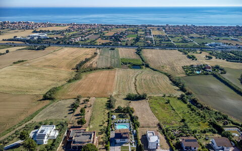 Villa Alma 8+2: Daytime, Fugleperspektiv, Luftfotografering, Landskab, Boligområde, Horisont, Almindeligt, Urban Design, Land Lot, Forstad