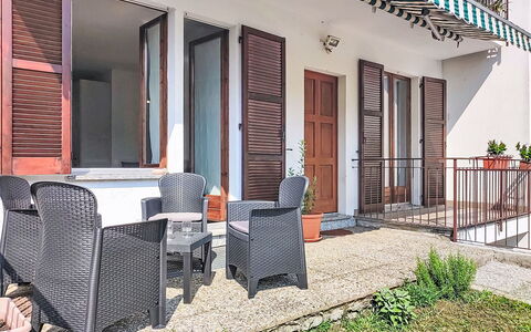 Casa Burli: Dør, Veranda, Altan, Etage, Lejlighed, Udendørs Møbler, Home Dør, Skygge, Bejdse, Stol