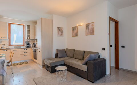 Casa Burli: Møbel, Indretning, Gulvbelægning, Etage, Træ, Værelse, Couch, Loft, Stue, Bord