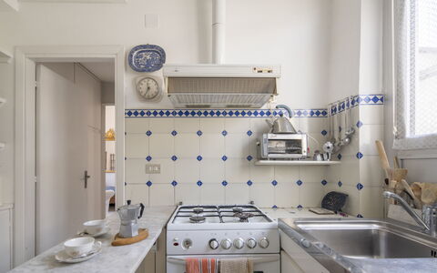 La Terrazza in Centro, Genova: Køkken, Komfur, Indretning, Gulvbelægning, Større Bandage, Gaskomfur, Køkken Apparat, Countertop, Værelse, Komfur