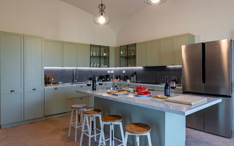 Tenuta Orsini 9+3: Køkken, Møbel, Køkken Apparat, Indretning, Countertop, Gulvbelægning, Cabinetry, Loft, Træ, Lysarmatur