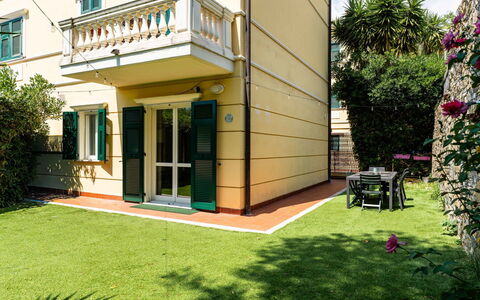 Casa Dell'Ulivo: Hjem, Lejlighed, Altan, Ejerlejlighed, Lawn, Gård, Landscaping, Backyard, Stueplante, Hotel